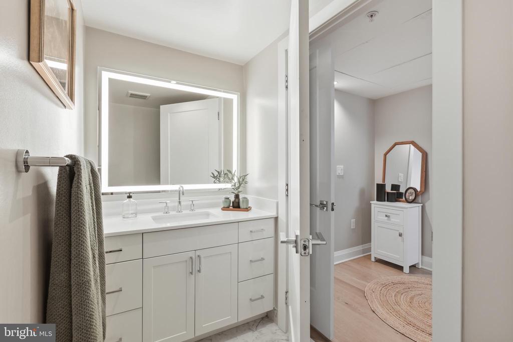 925 N FAIRFAX STREET Unit: 704