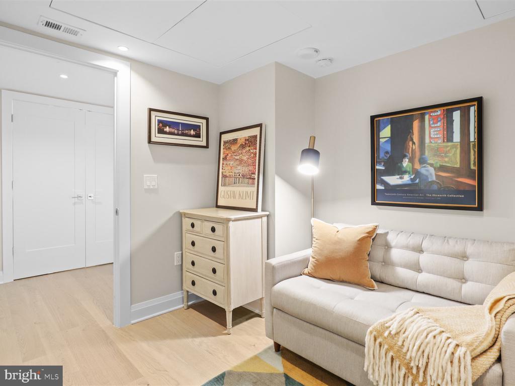 925 N FAIRFAX STREET Unit: 704