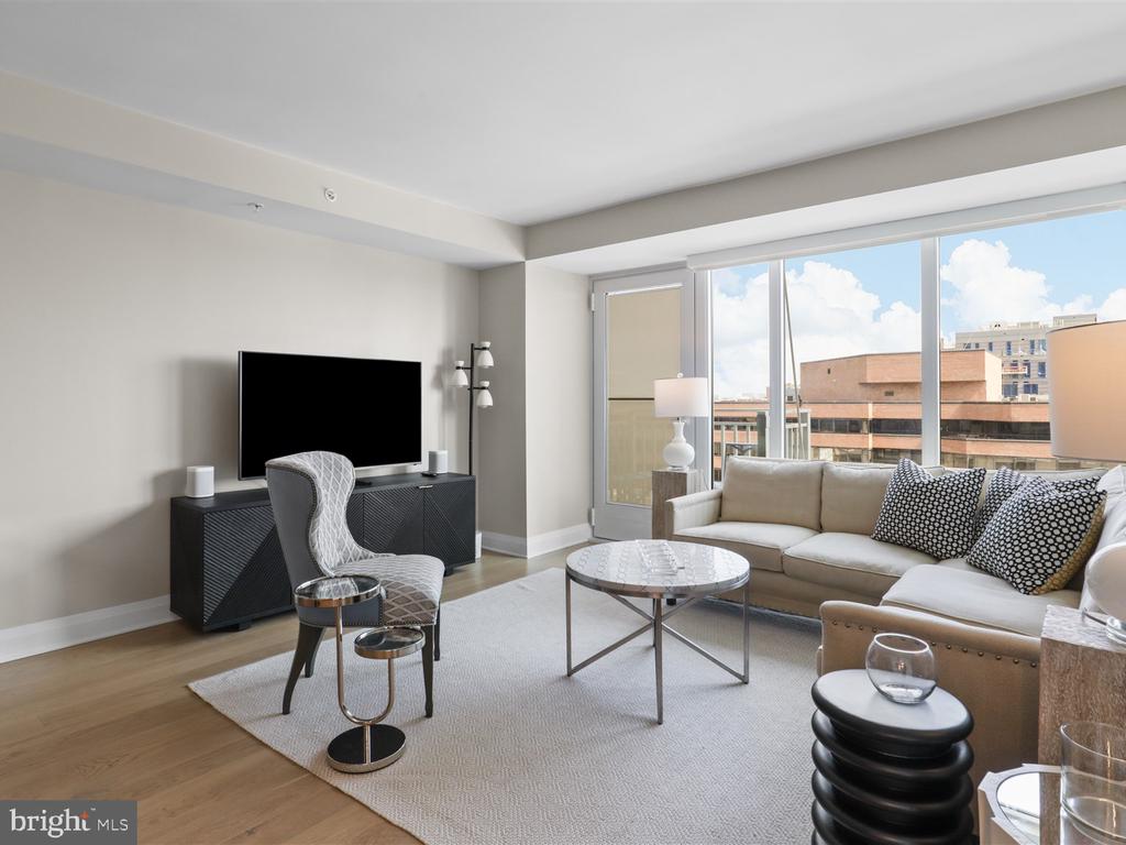 925 N FAIRFAX STREET Unit: 704