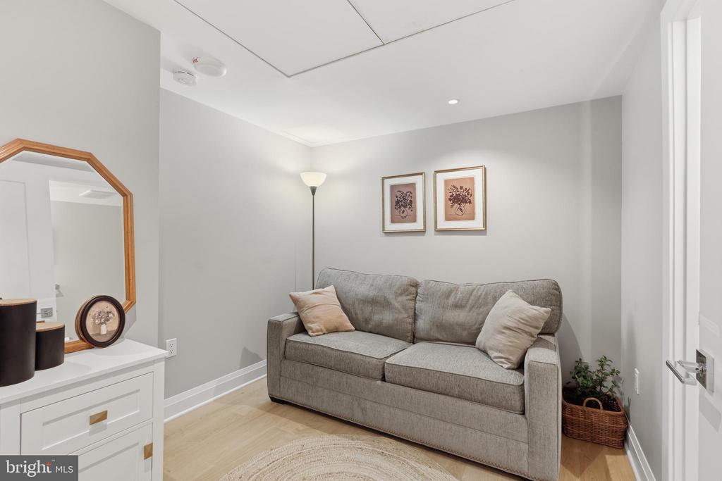 925 N FAIRFAX STREET Unit: 704