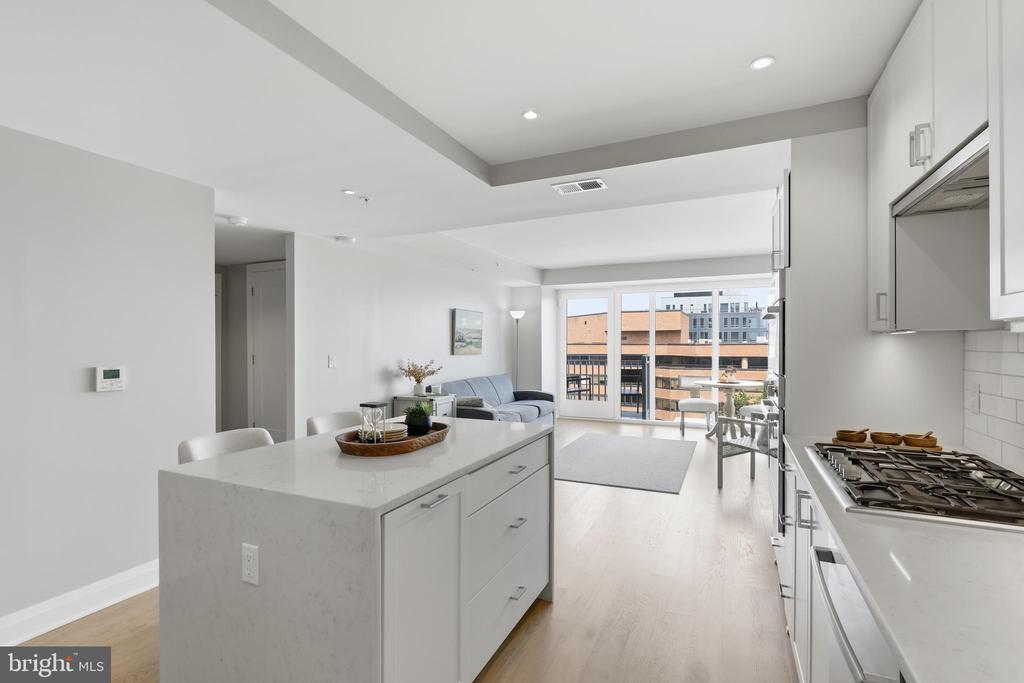 925 N FAIRFAX STREET Unit: 704
