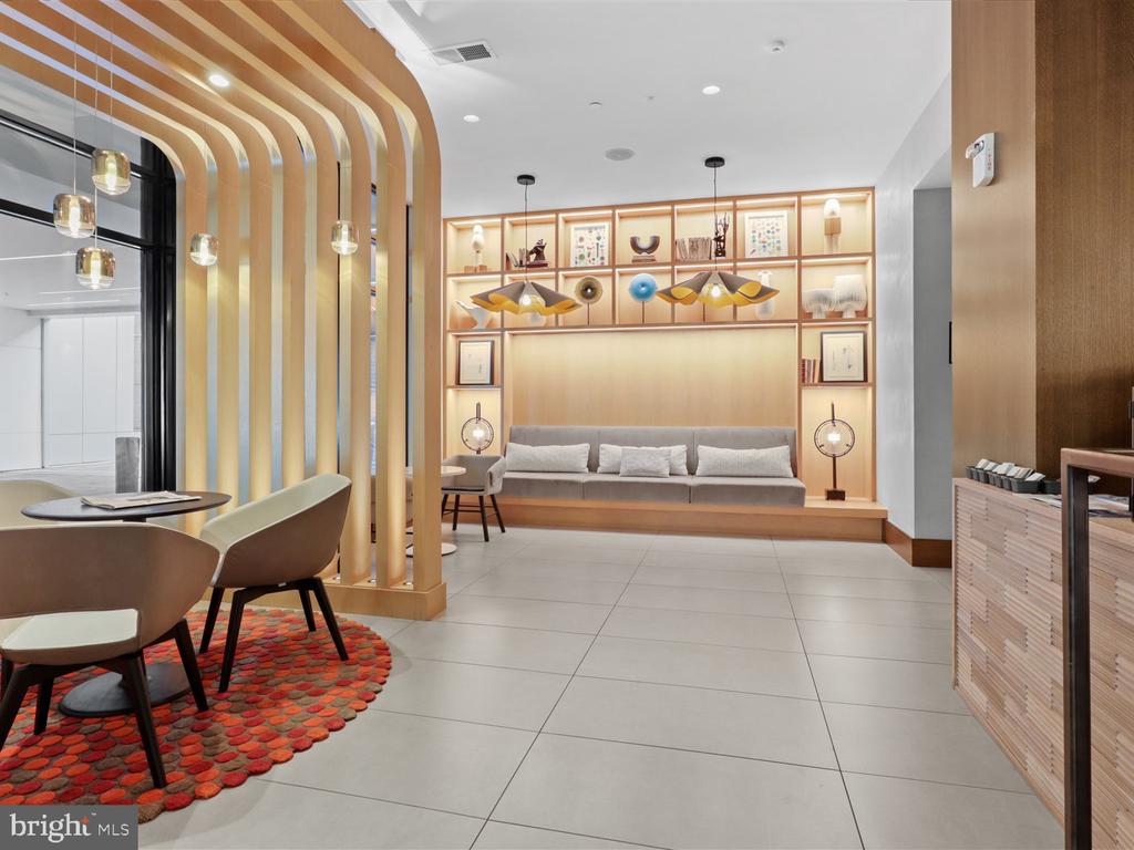 925 N FAIRFAX STREET Unit: 704