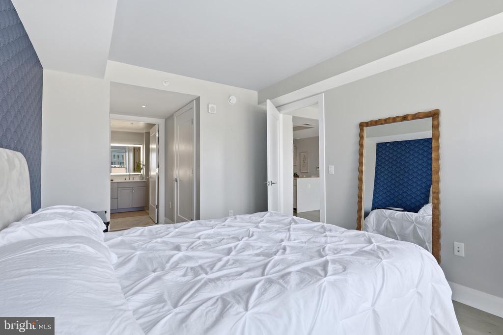 925 N FAIRFAX STREET Unit: 704