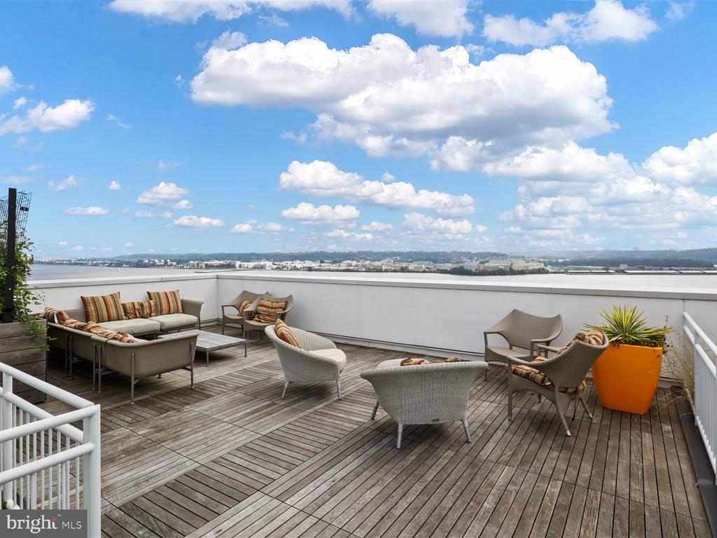 925 N FAIRFAX STREET Unit: 704