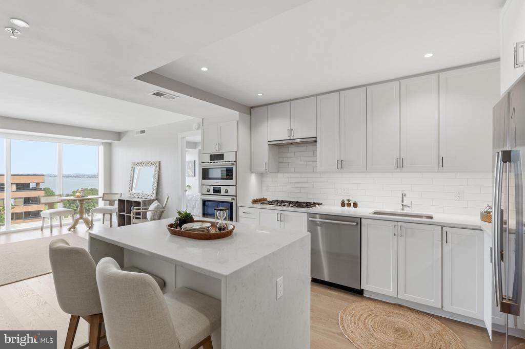 925 N FAIRFAX STREET Unit: 704