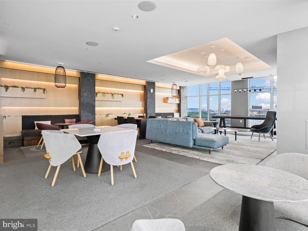 925 N FAIRFAX STREET Unit: 704
