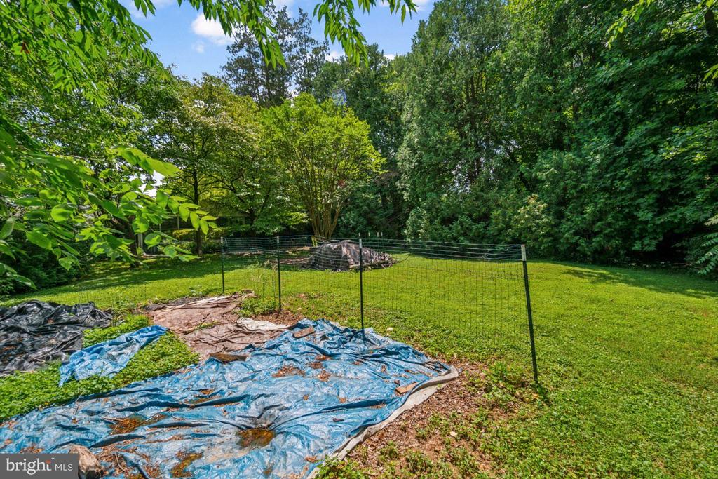 9914 Broadview Dr