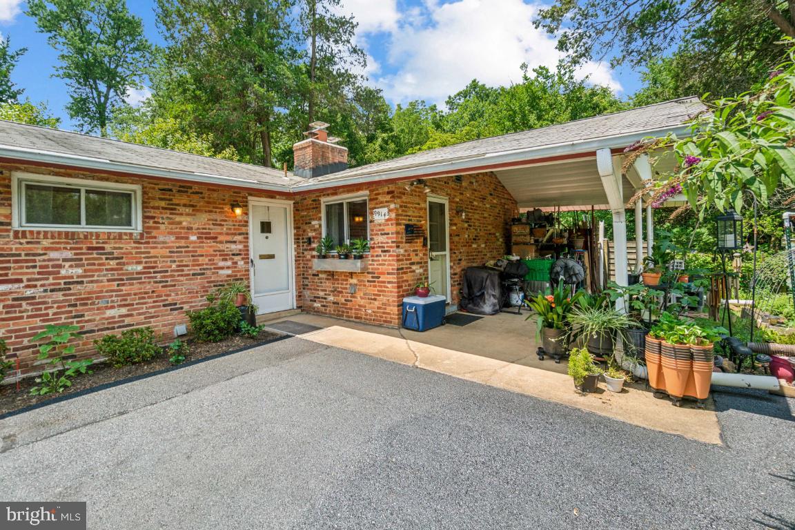 9914 Broadview Dr