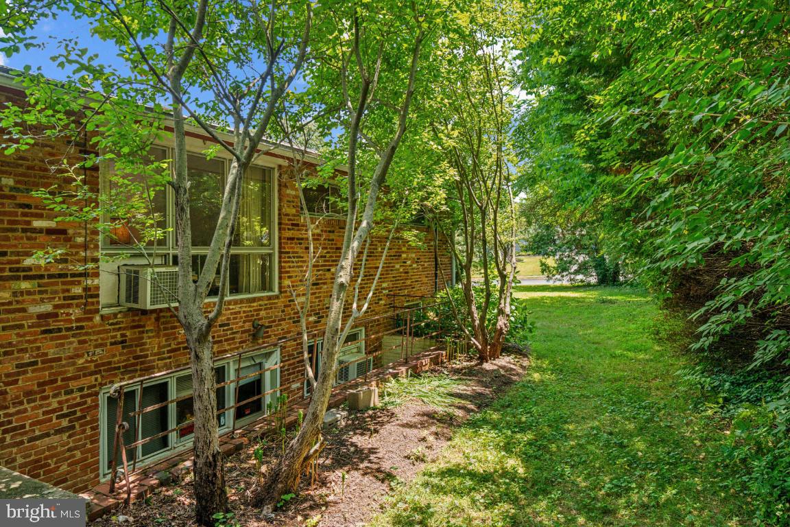 9914 Broadview Dr