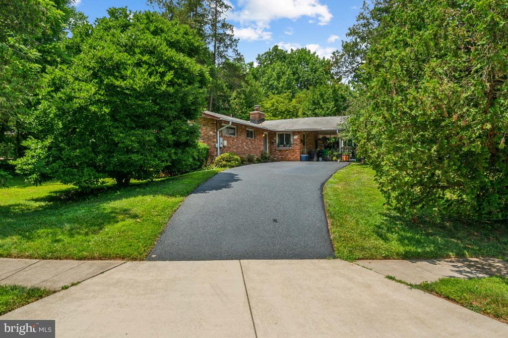 9914 Broadview Dr