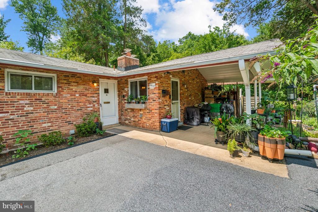 9914 Broadview Dr