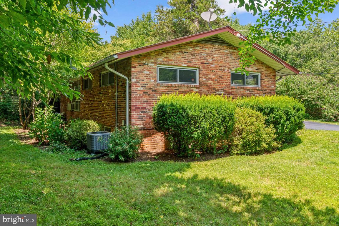 9914 Broadview Dr