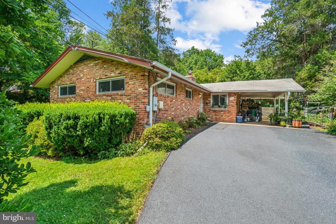 9914 Broadview Dr