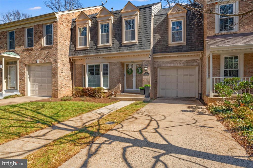 1567 McLean Commons Ct