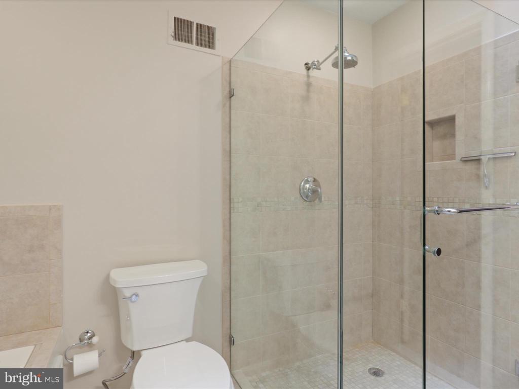 1564 McLean Commons Ct