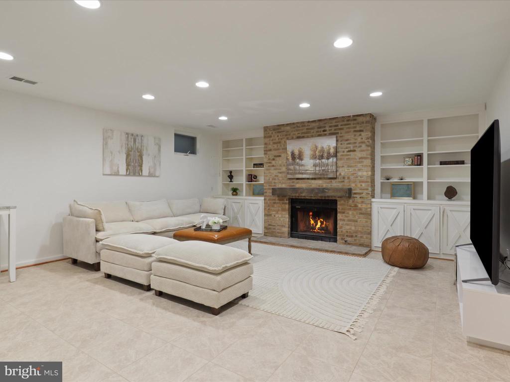 1564 McLean Commons Ct