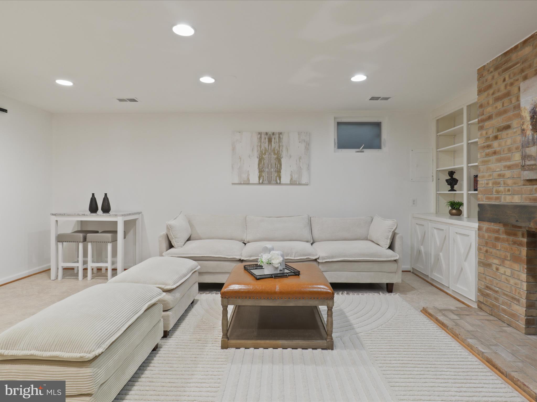 1564 McLean Commons Ct