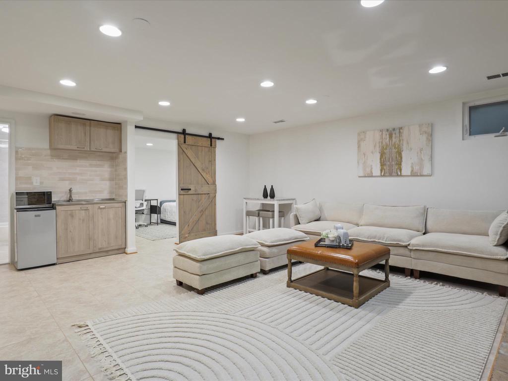 1564 McLean Commons Ct