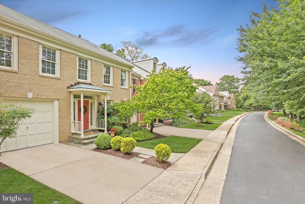 1564 McLean Commons Ct