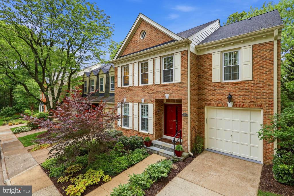 7257 MCLEAN COMMONS LANE