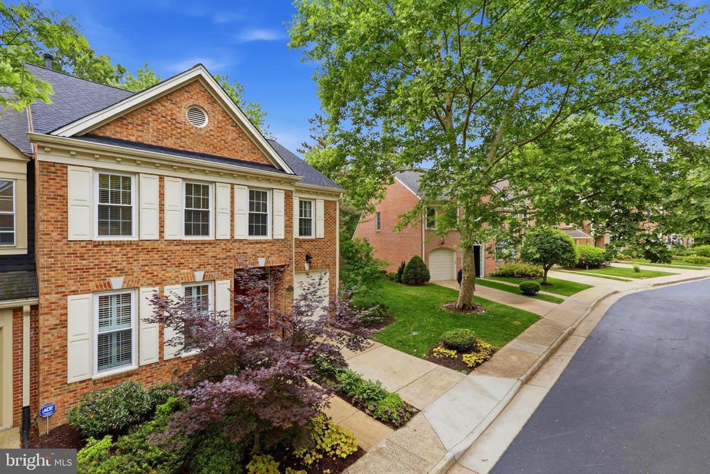 7257 MCLEAN COMMONS LANE