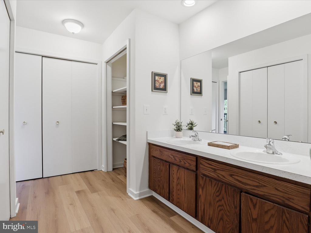 7211 VISTAS LANE