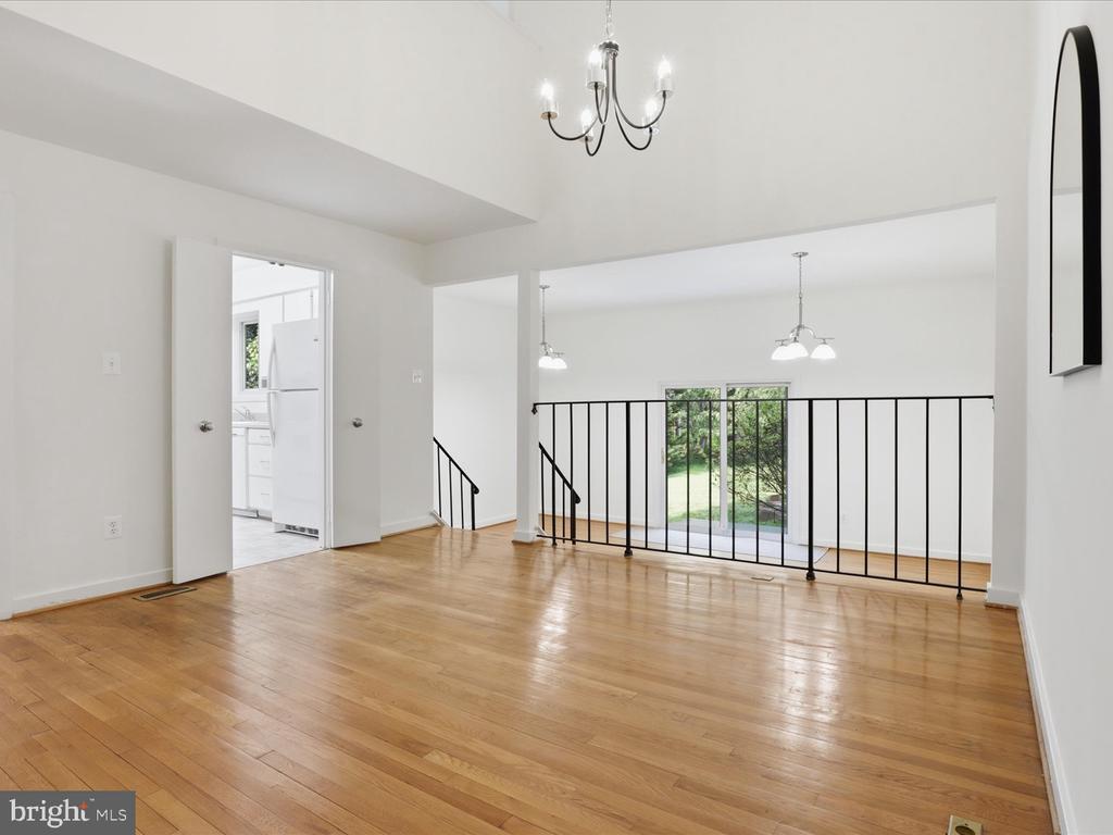 7211 VISTAS LANE