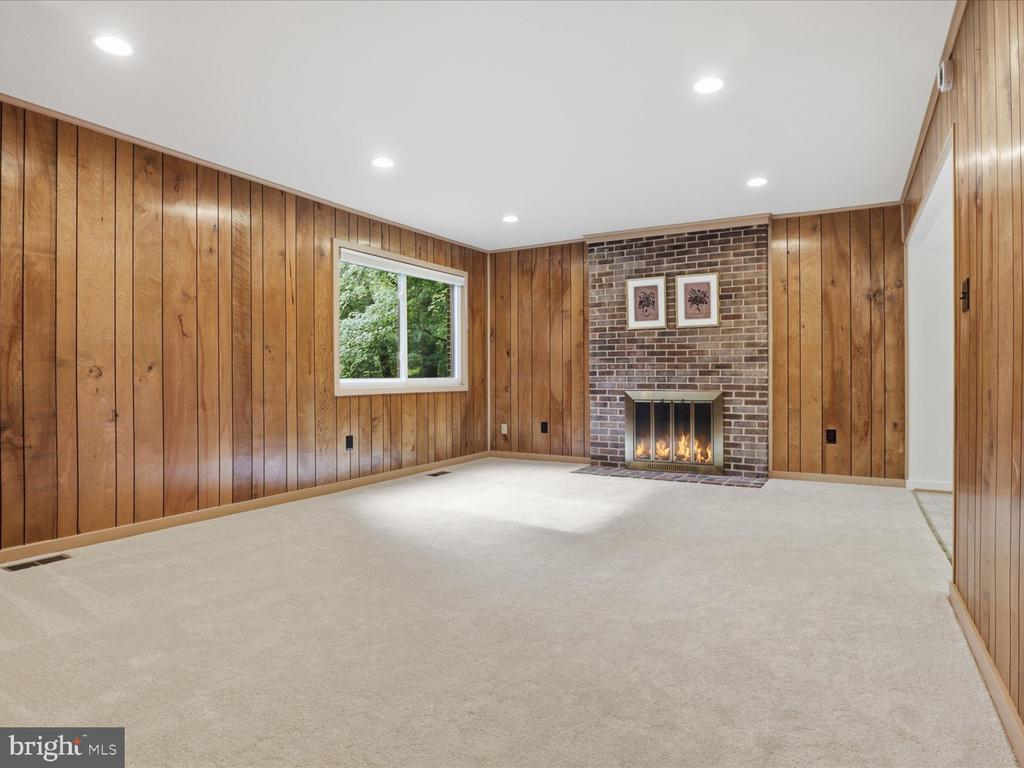 7211 VISTAS LANE