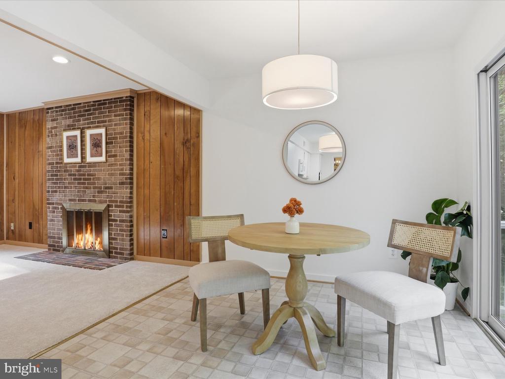 7211 VISTAS LANE