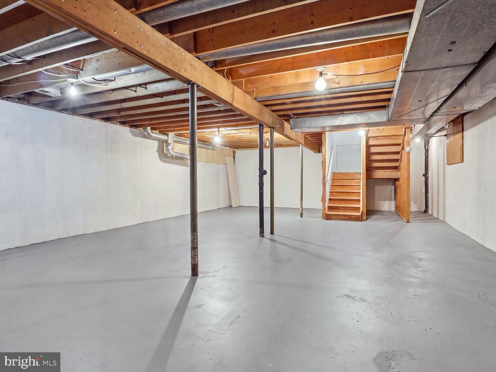 7211 VISTAS LANE