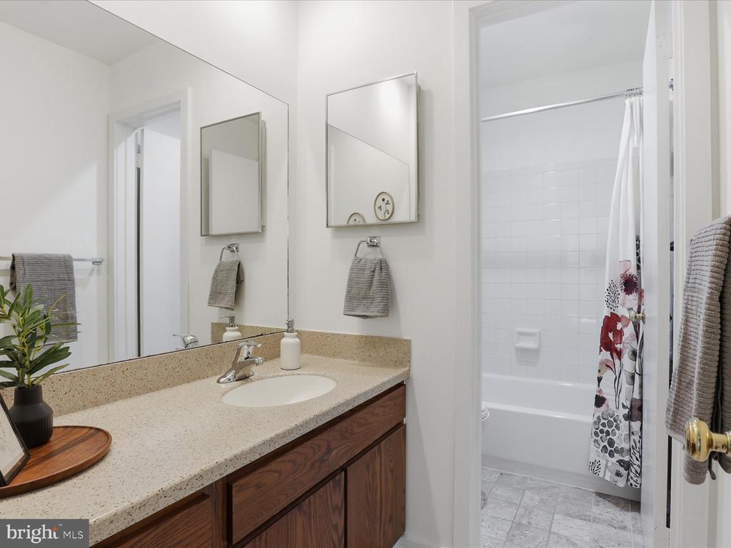 7211 VISTAS LANE