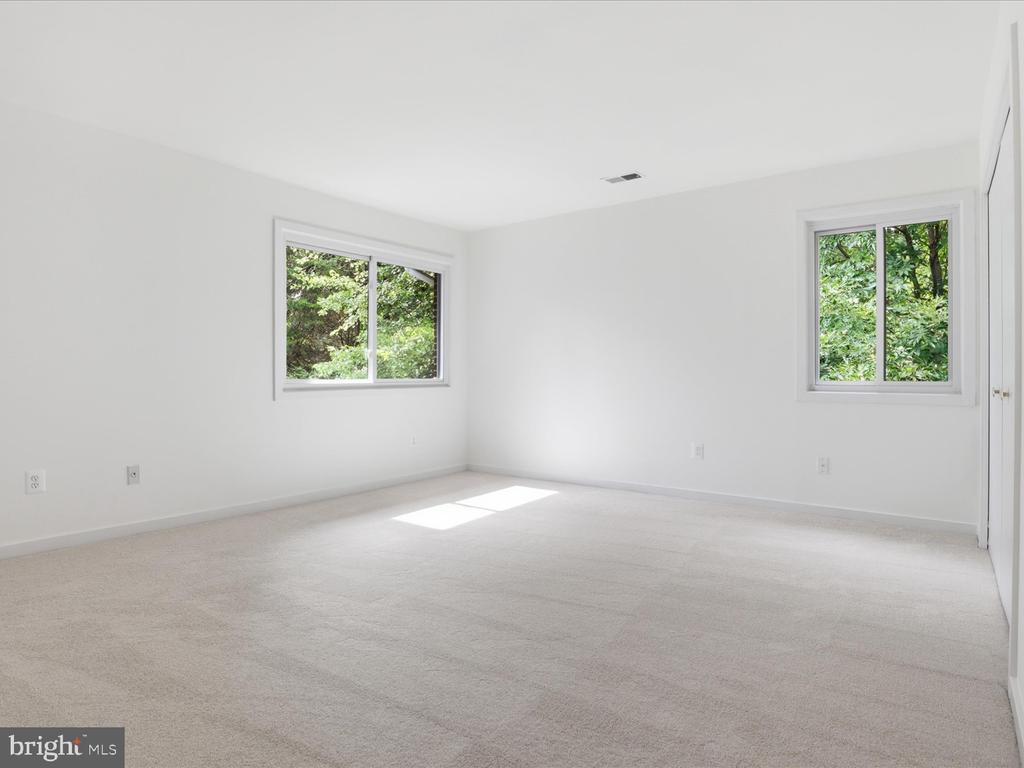 7211 VISTAS LANE