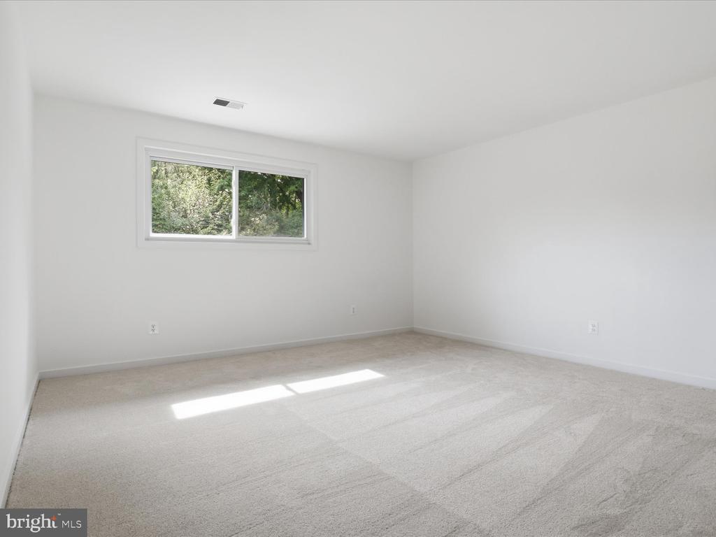 7211 VISTAS LANE