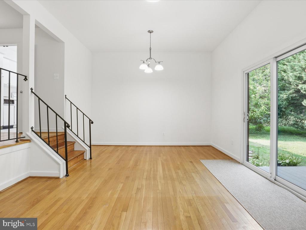 7211 VISTAS LANE