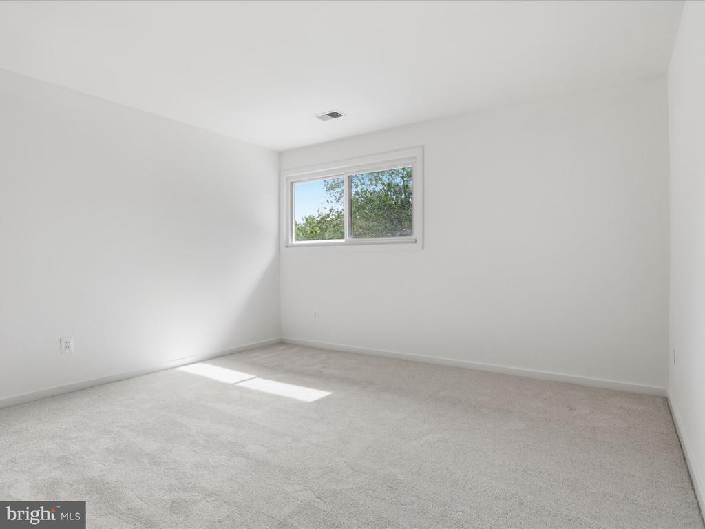 7211 VISTAS LANE