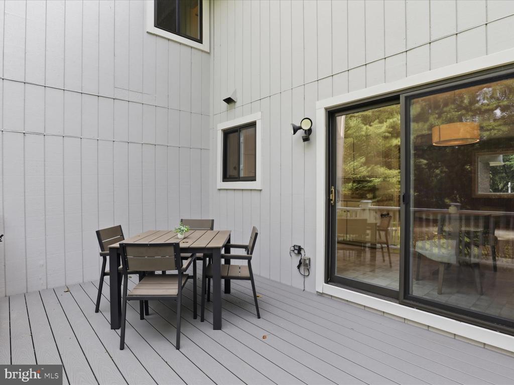 7211 VISTAS LANE