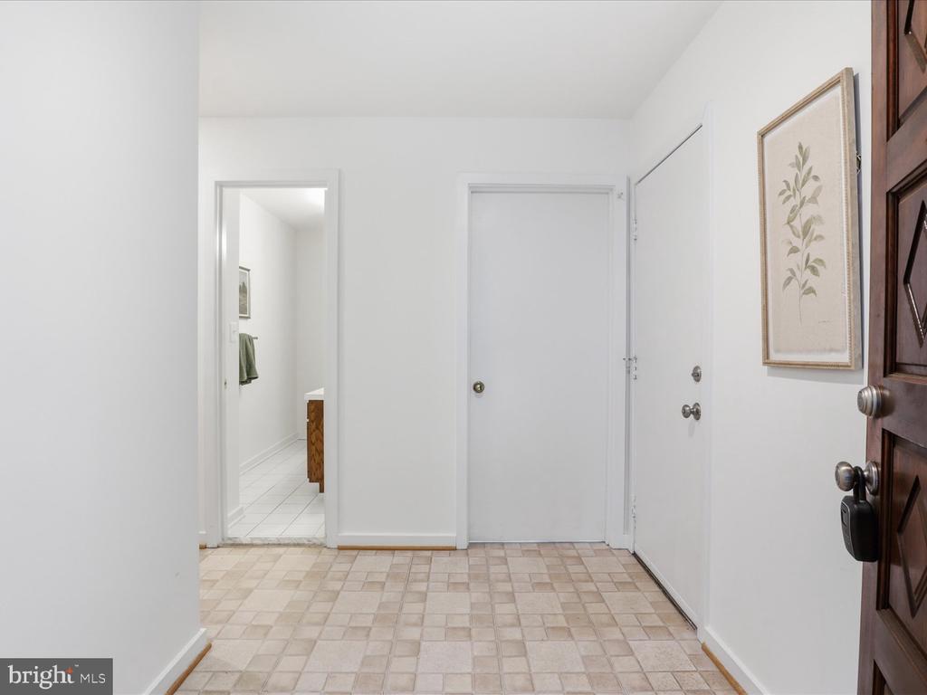 7211 VISTAS LANE