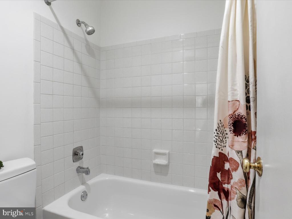 7211 VISTAS LANE