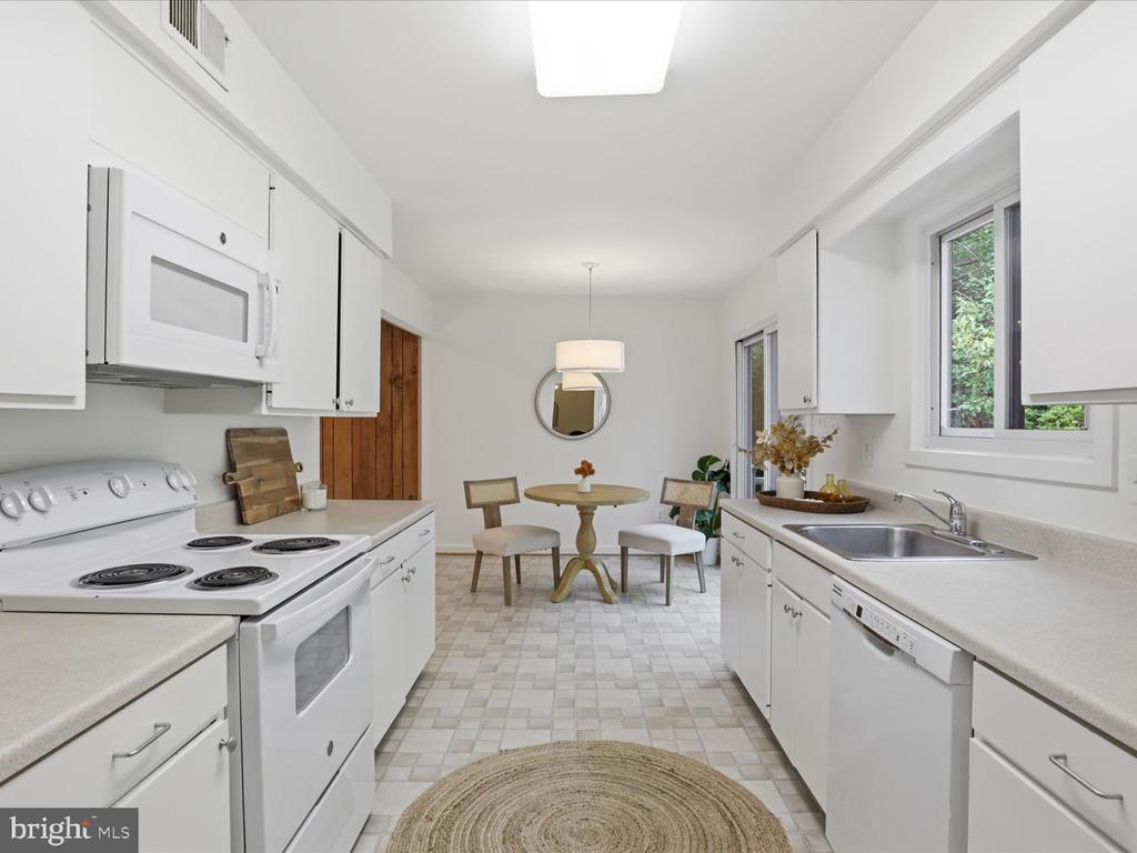 7211 VISTAS LANE