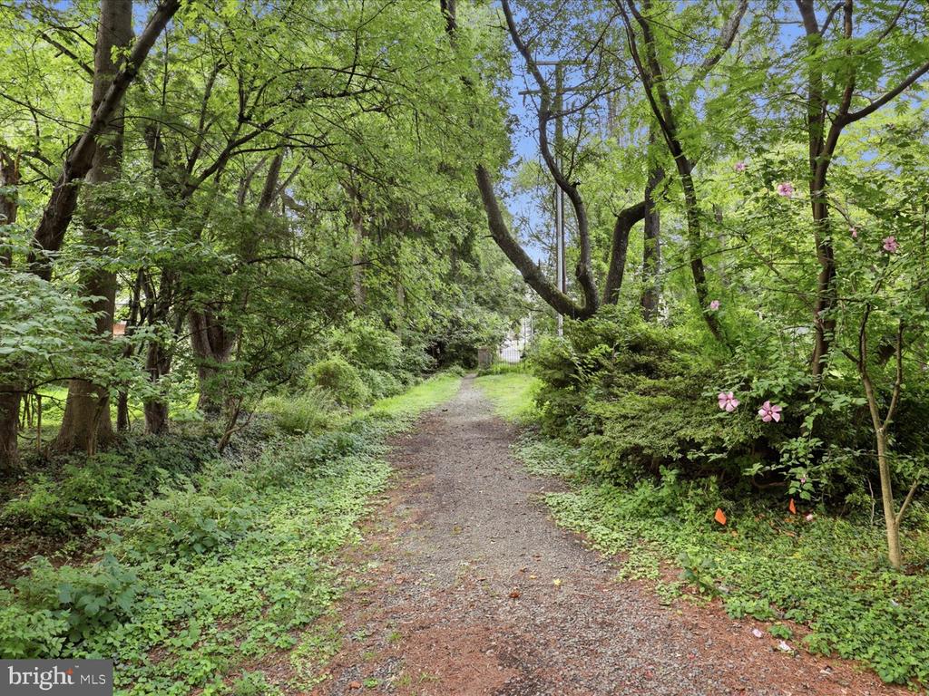 7211 VISTAS LANE