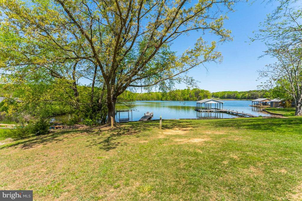 430 LAKEVIEW DR
