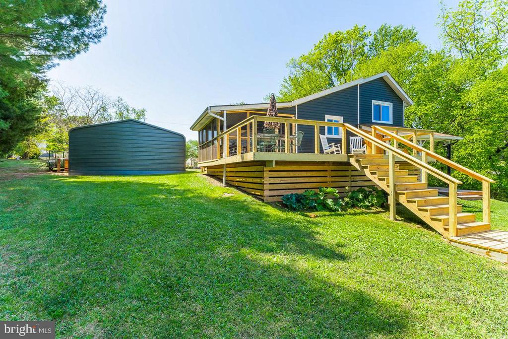 430 LAKEVIEW DR