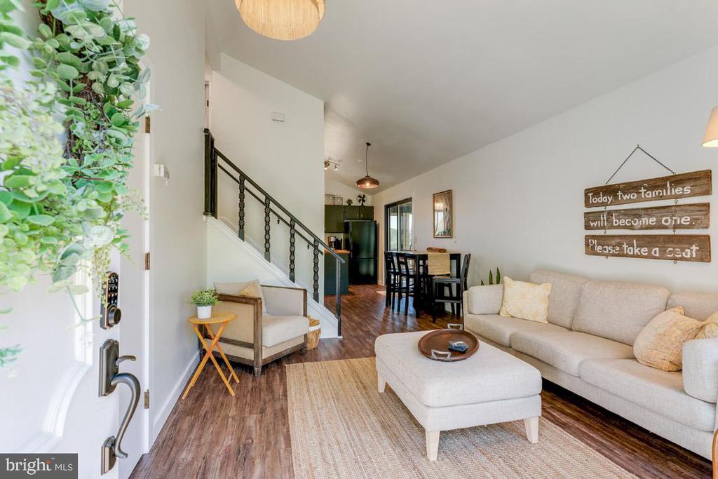 430 LAKEVIEW DR