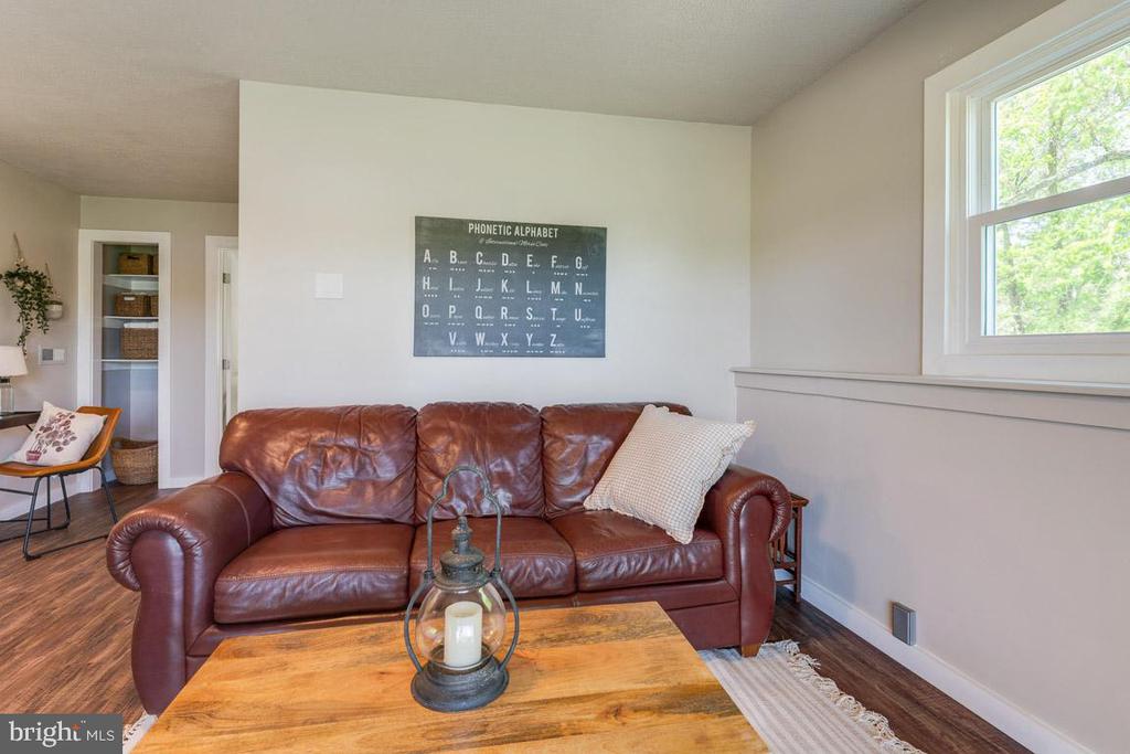 430 LAKEVIEW DR