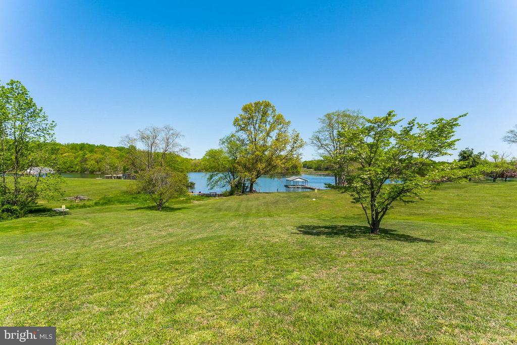 430 LAKEVIEW DR