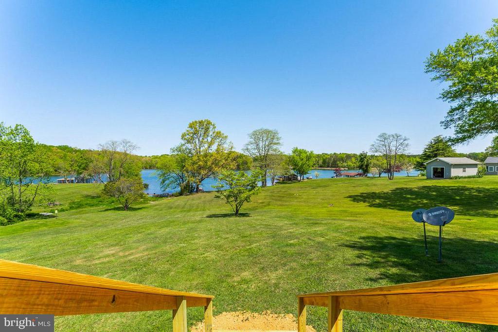 430 LAKEVIEW DR