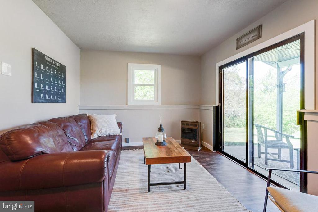 430 LAKEVIEW DR