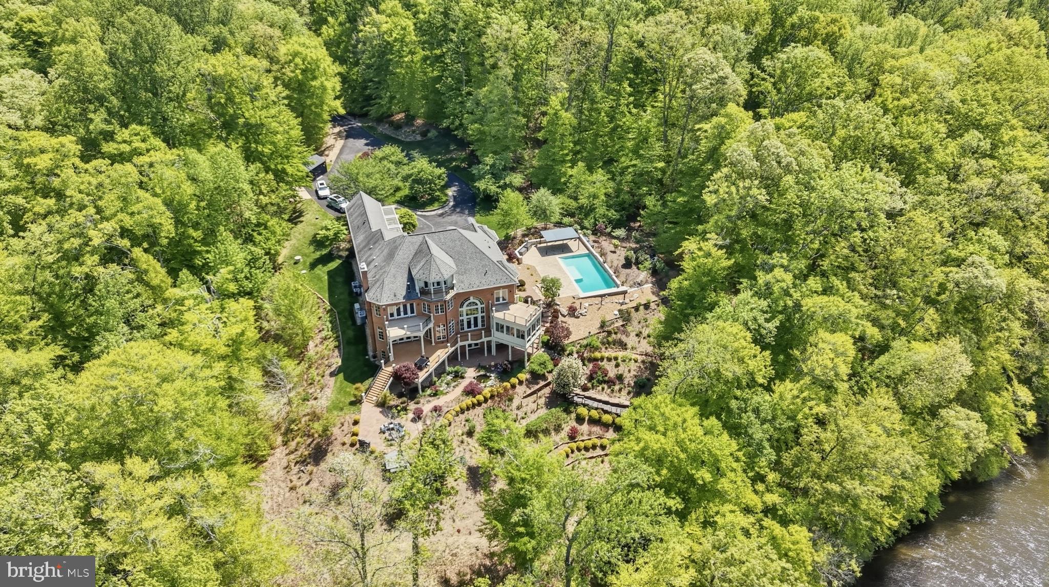 10036 LAKE OCCOQUAN DRIVE
