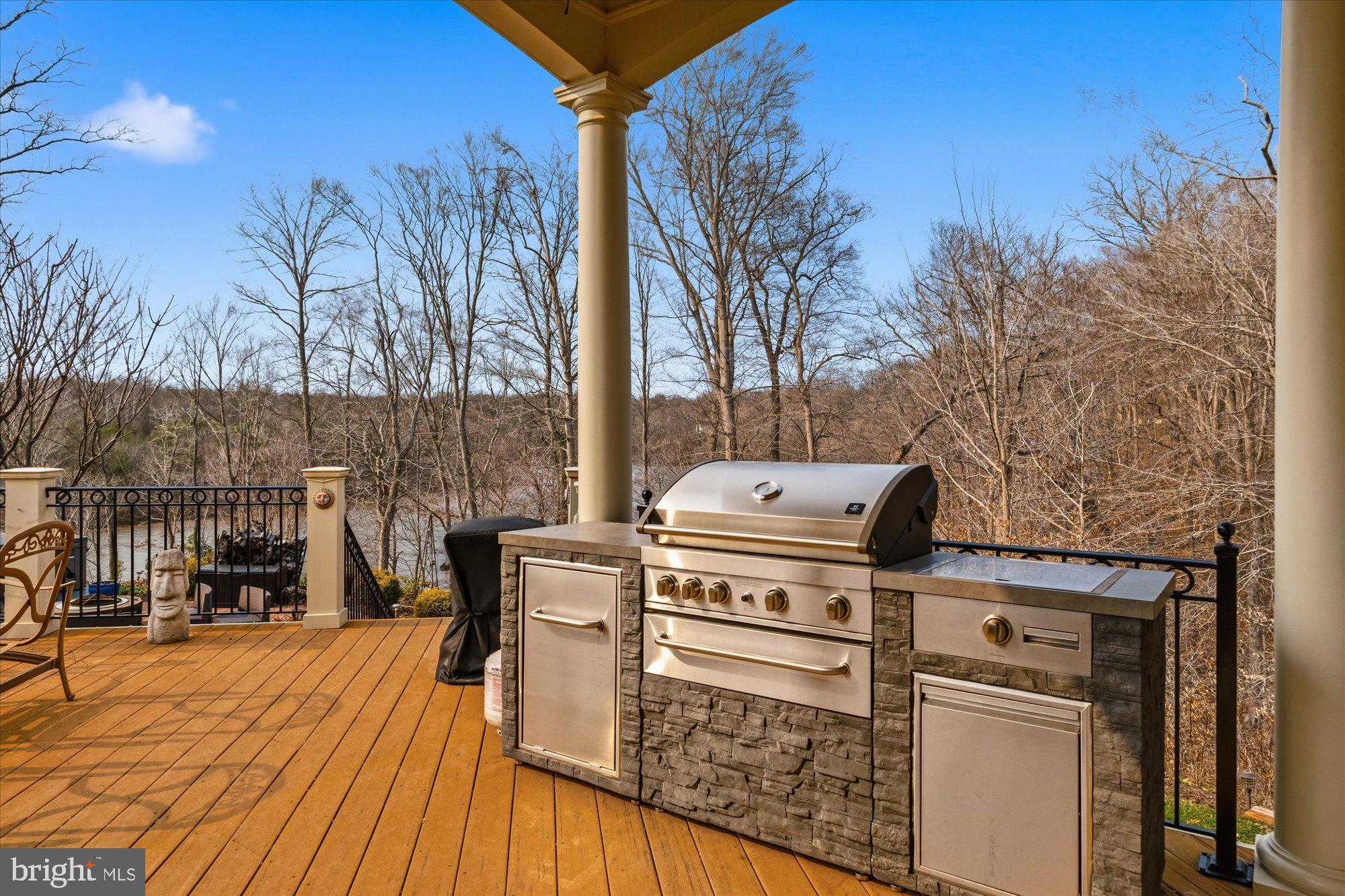 10036 LAKE OCCOQUAN DRIVE