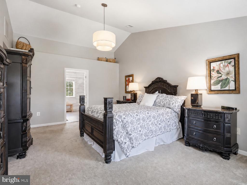 2856 MYRTLEWOOD DRIVE